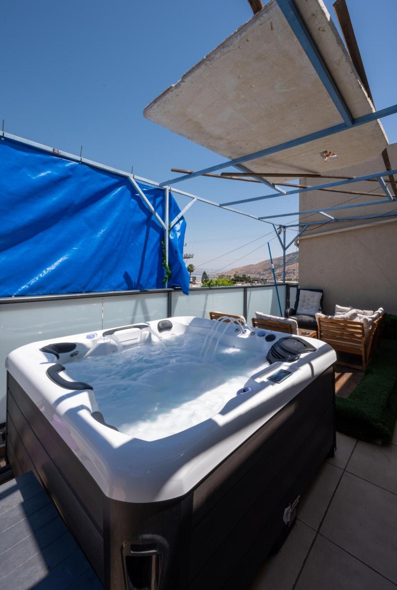 Levication 2 Bedrooms Pool&Jacuzzi Tiberias Bagian luar foto
